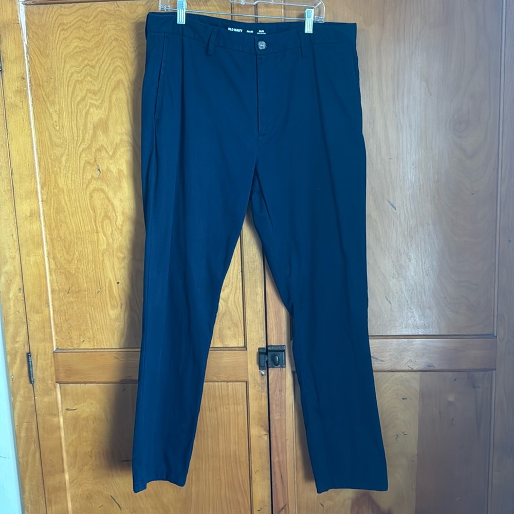 Navy blue men’s Old Navy slacks 36x32 slim built-in flex in outstanding shape
